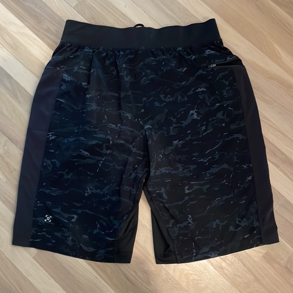 Lululemon Men’s Athletic Shorts - Picture 3 of 10